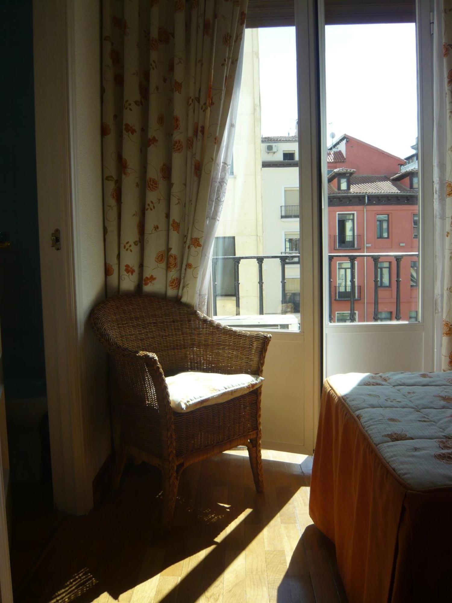 Hostal Triana Madrid Luaran gambar