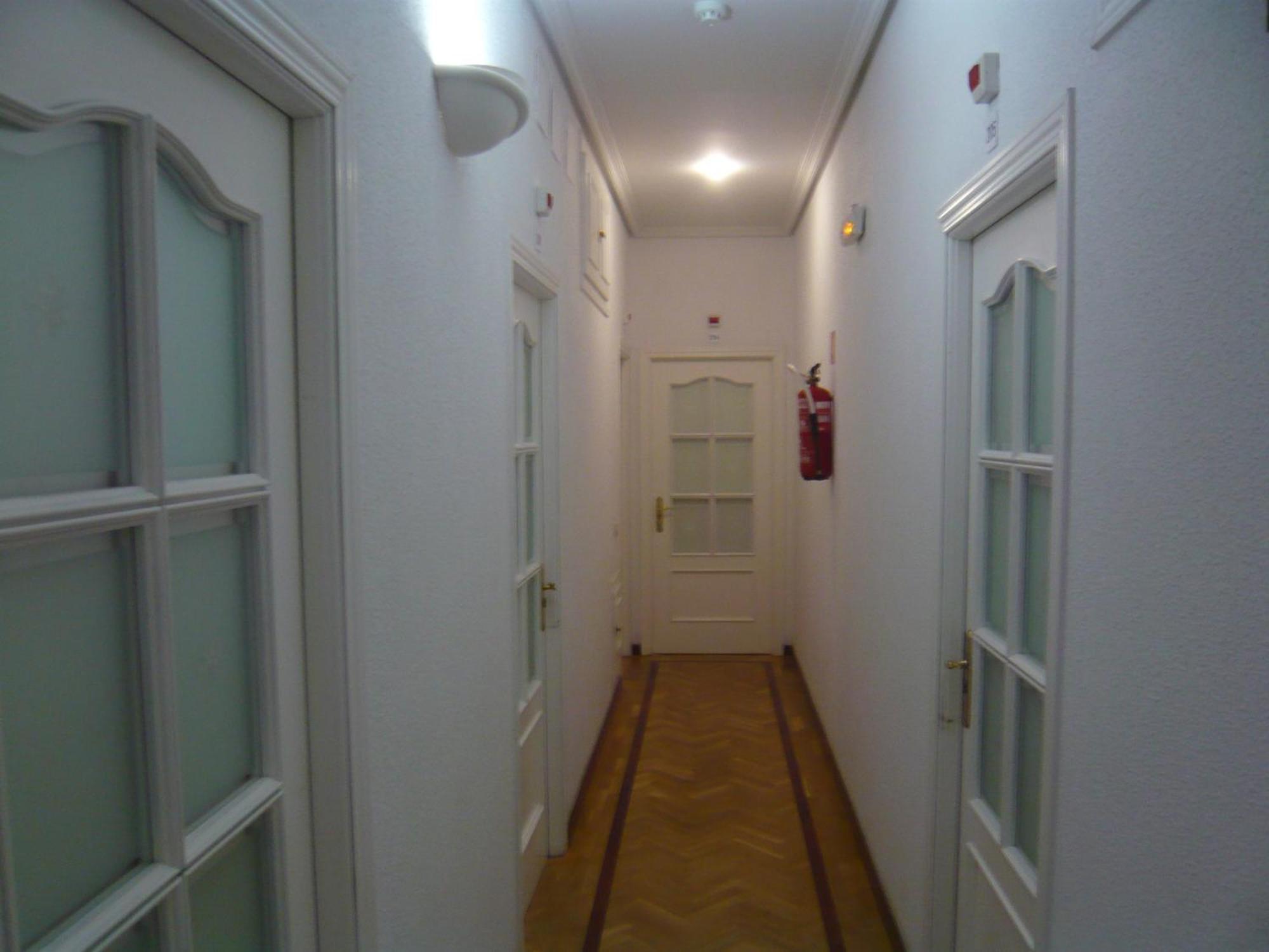 Hostal Triana Madrid Luaran gambar