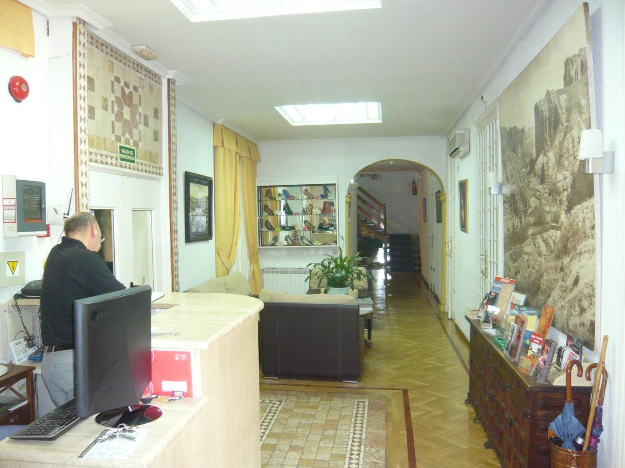 Hostal Triana Madrid Luaran gambar