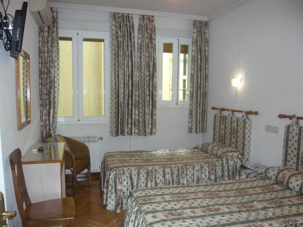 Hostal Triana Madrid Luaran gambar