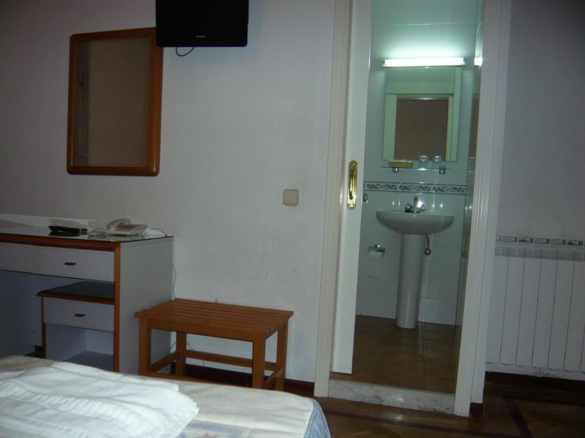 Hostal Triana Madrid Luaran gambar